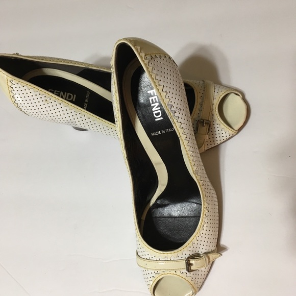 Fendi Vintage Cream Leather Size 39 Wooden Heels - Picture 3 of 8